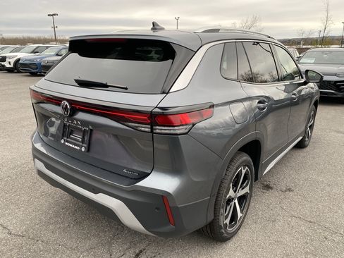 New 2025 Volkswagen Tiguan SE image 7