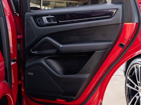 Certified 2021 Porsche Cayenne image 36