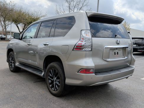 Used 2023 Lexus GX 460 Premium w/ Premium Package image 13