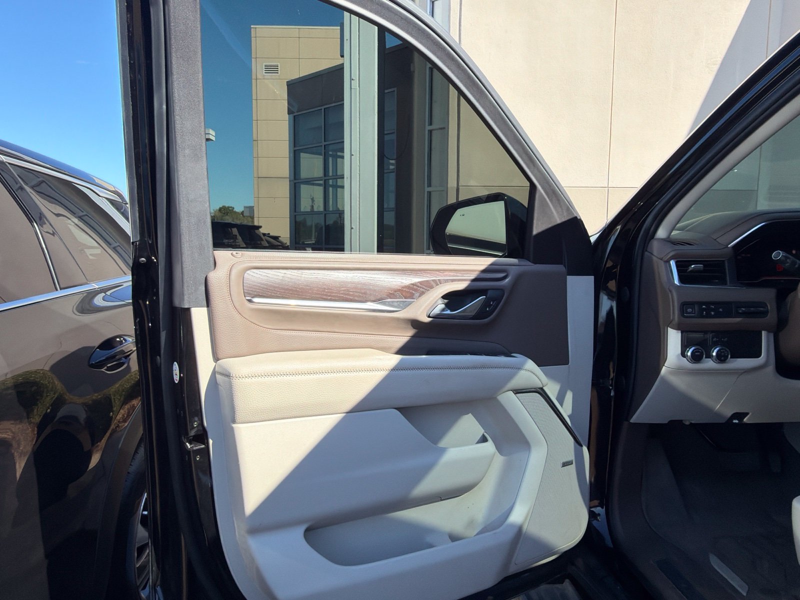 Used 2023 GMC Yukon Denali RWD image 12