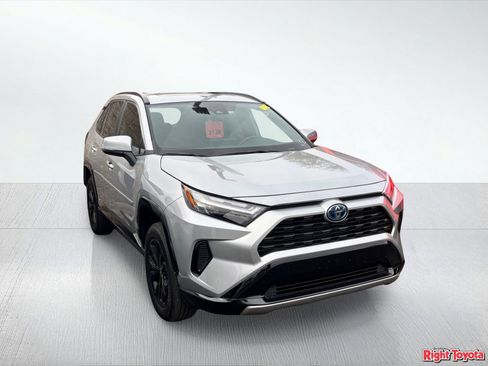 Used 2022 Toyota RAV4 SE w/ Convenience Package AWD/4WD image 5
