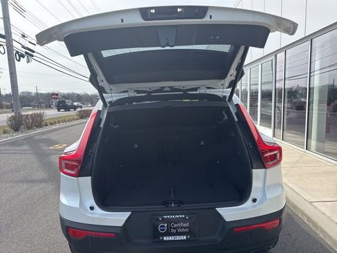 Certified 2025 Volvo XC40 B5 Plus AWD/4WD image 13