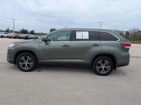 Used 2019 Toyota Highlander LE AWD/4WD image 8