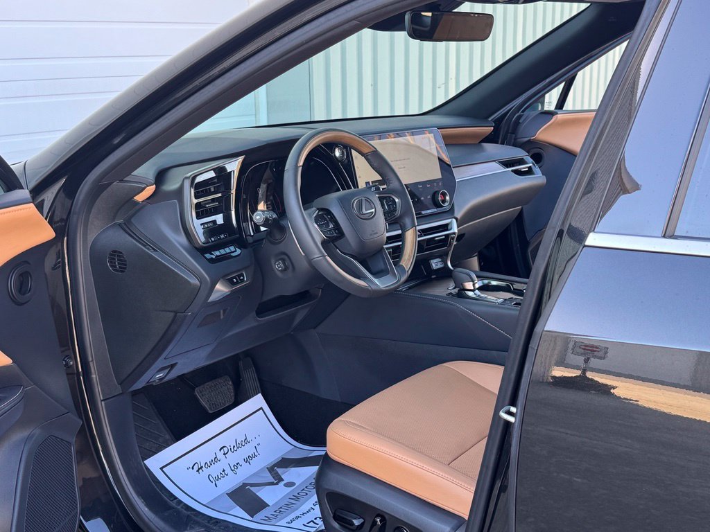 Used 2025 Lexus RX 350 Premium w/ Accessory Package (Z1) FWD image 2