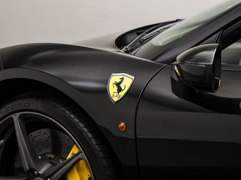 Used 2014 Ferrari 458 Spider image 36
