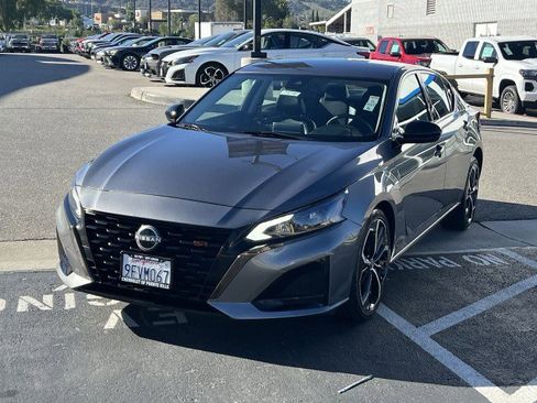 Used 2023 Nissan Altima 2.5 SR image 1