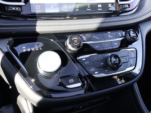 New 2026 Chrysler Pacifica Limited image 19