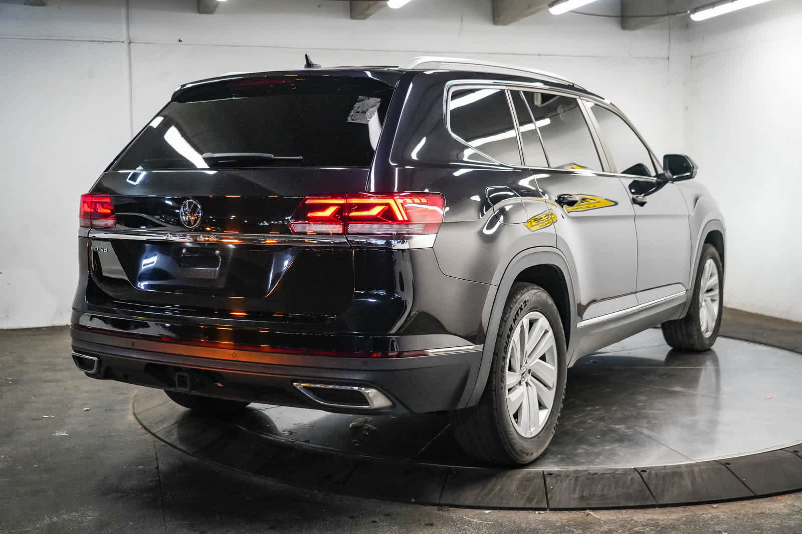 Used 2021 Volkswagen Atlas SEL FWD image 6