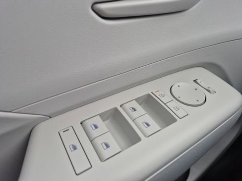 New 2026 Hyundai Kona SE image 32