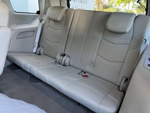 Used 2019 Cadillac Escalade Premium Luxury image 15