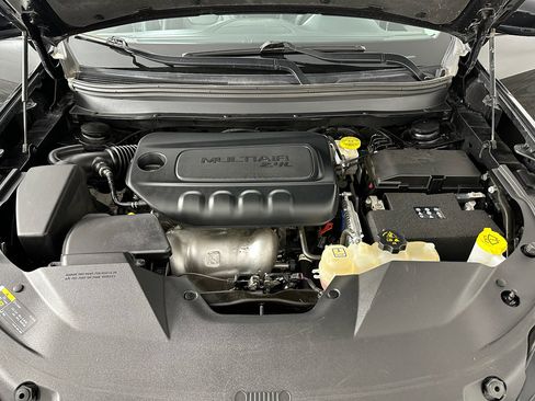 Used 2023 Jeep Cherokee Altitude Lux w/ Lux Elite Package image 13