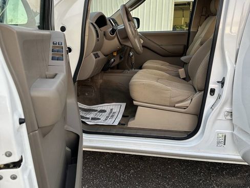 Used 2009 Nissan Frontier SE w/ SE Value Truck Pkg image 7
