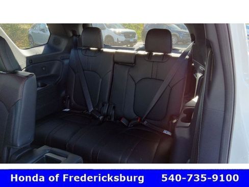 Used 2025 Honda Pilot Black Edition image 37