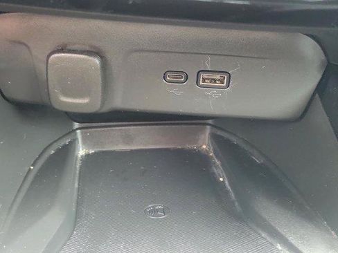 Used 2024 Chevrolet Trax LT w/ Sunroof Package FWD image 32
