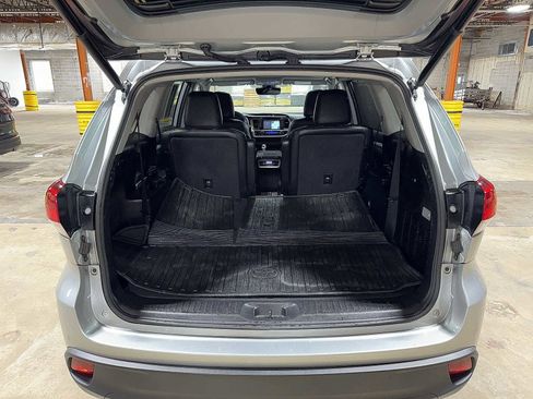 Used 2019 Toyota Highlander XLE image 11