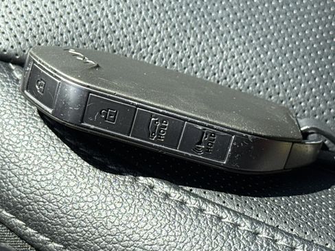 Used 2023 Kia Telluride EX image 4