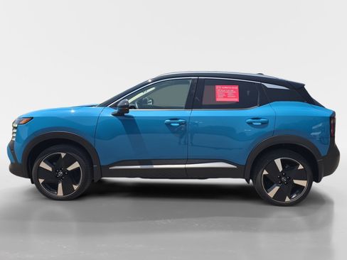 Certified 2025 Nissan Kicks SR FWD image 2