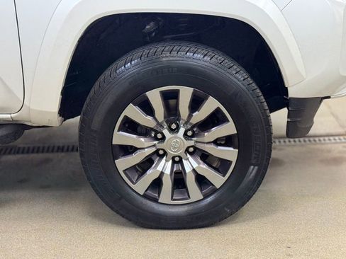 Used 2022 Toyota Tacoma Limited AWD/4WD image 4