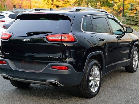 Used 2017 Jeep Cherokee Limited image 7