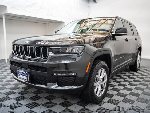 Used 2022 Jeep Grand Cherokee L Limited AWD/4WD image 3