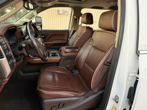 Used 2019 Chevrolet Silverado 2500 High Country w/ Duramax Plus Package image 11