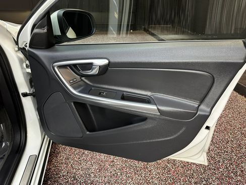 Used 2016 Volvo V60 T6 R-Design Platinum AWD/4WD image 35