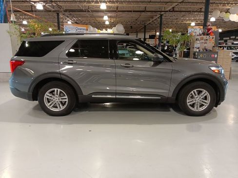 Used 2023 Ford Explorer XLT image 5