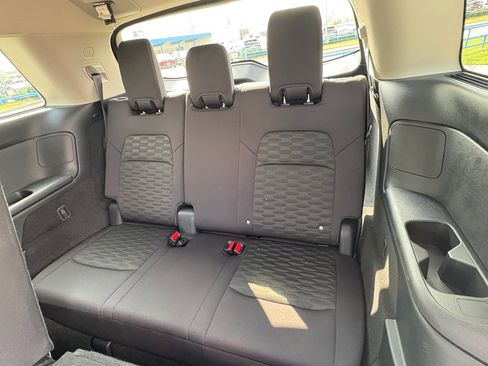 Used 2024 Nissan Pathfinder SV image 30