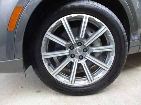 Used 2018 Audi Q7 3.0T Prestige w/ Prestige Package AWD/4WD image 38