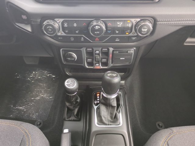 New 2026 Jeep Wrangler Unlimited Sahara w/ Technology Group AWD/4WD image 19