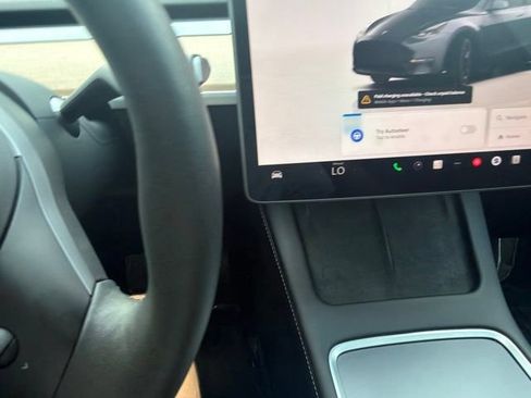 Used 2023 Tesla Model Y Long Range AWD/4WD image 16