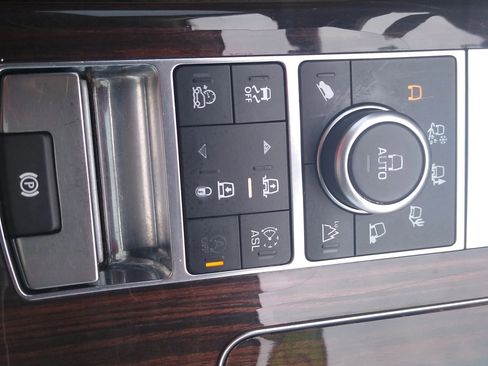 Used 2016 Land Rover Range Rover HSE image 27