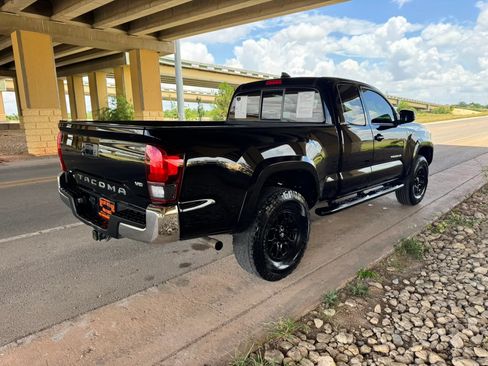 Used 2022 Toyota Tacoma SR5 RWD image 3