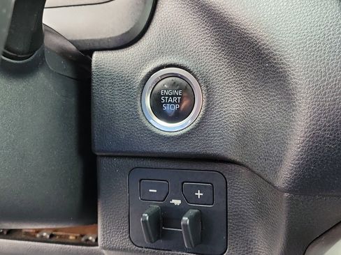 Used 2022 Toyota Tundra SR5 w/ SR5 Convenience Package image 28