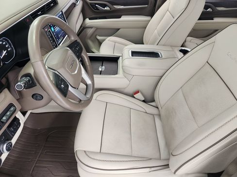 Used 2021 GMC Yukon Denali w/ Denali Premium Package AWD/4WD image 13