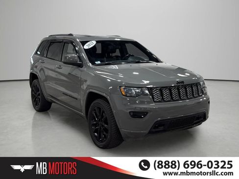 Used 2021 Jeep Grand Cherokee Altitude AWD/4WD image 2