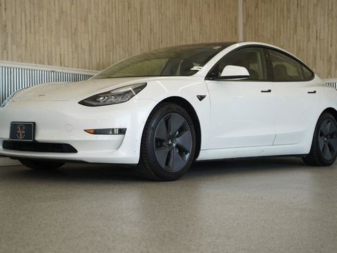Used 2021 Tesla Model 3 Standard Range Plus RWD image 4
