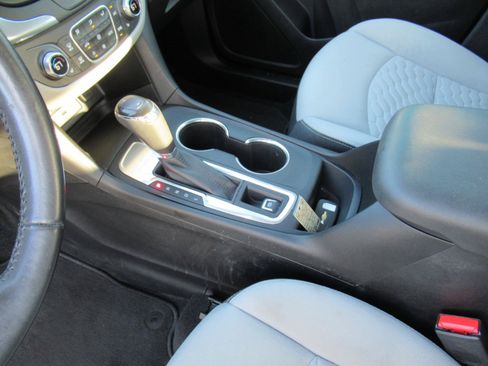 Used 2020 Chevrolet Equinox LT FWD image 18