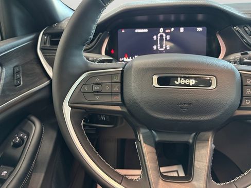 New 2026 Jeep Grand Cherokee L Limited w/ Luxury Tech Group II AWD/4WD image 21