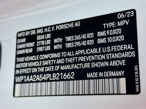 Certified 2023 Porsche Macan image 33