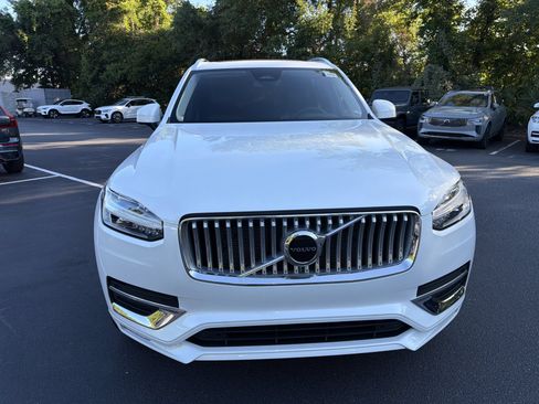 Used 2025 Volvo XC90 B5 Core AWD/4WD image 4