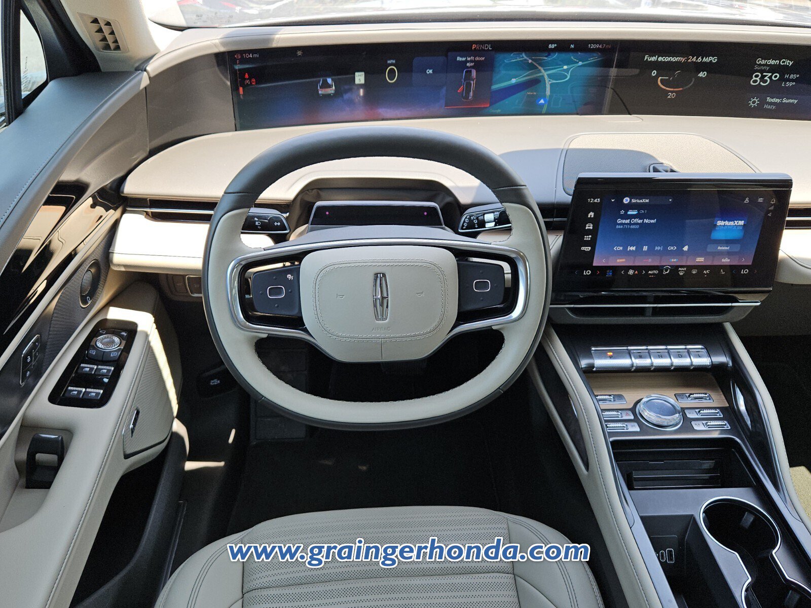 Used 2025 Lincoln Nautilus Reserve AWD/4WD image 12