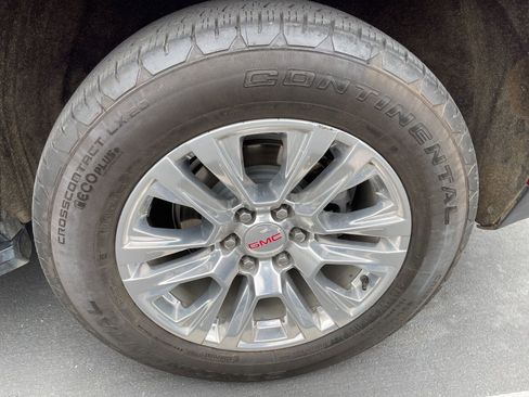 Used 2024 GMC Yukon Denali AWD/4WD image 3