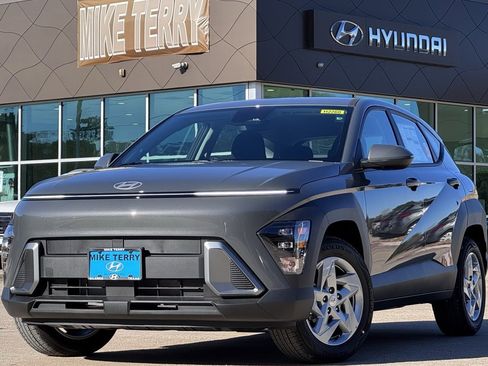 New 2026 Hyundai Kona SE image 1