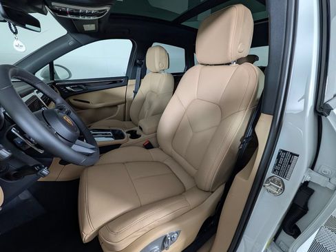 New 2026 Porsche Macan AWD/4WD image 5