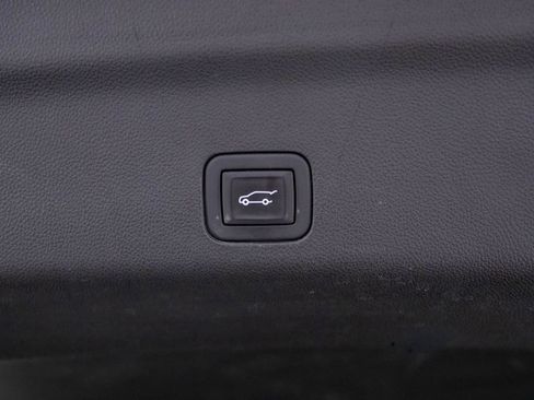 Used 2023 GMC Yukon XL Denali image 35