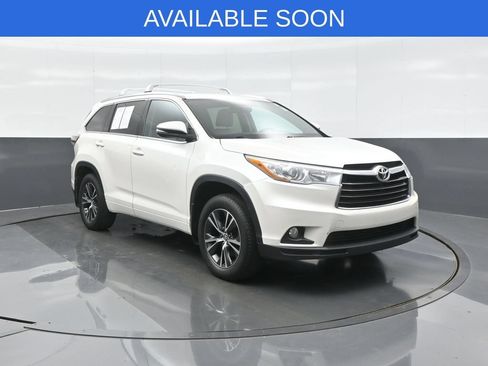 Used 2016 Toyota Highlander XLE AWD/4WD image 1