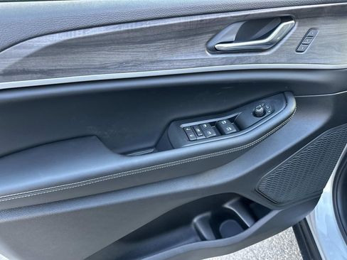 New 2025 Jeep Grand Cherokee L Limited w/ Black Appearance Package image 13