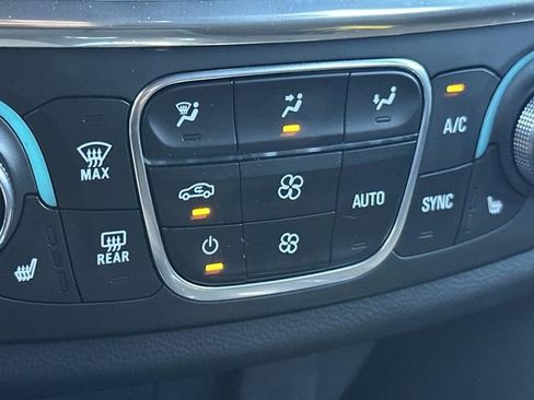 Used 2023 Chevrolet Traverse LT FWD image 26