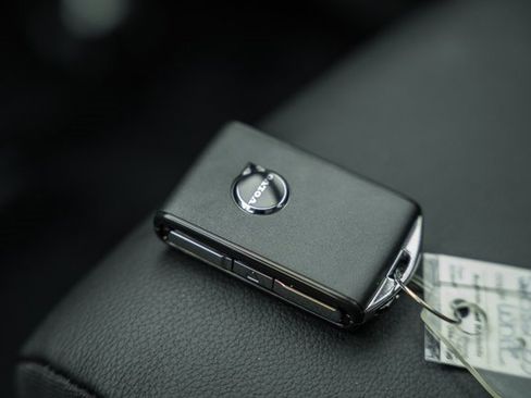 Certified 2025 Volvo XC40 B5 Ultra w/ Climate Package image 43